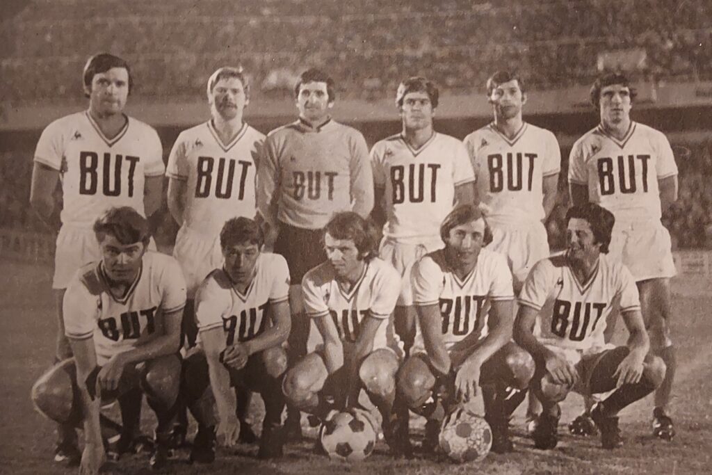 Cet Alsacien fera les beaux jours de Strasbourg et de l'OM, il compte 3 sélections en Bleus !