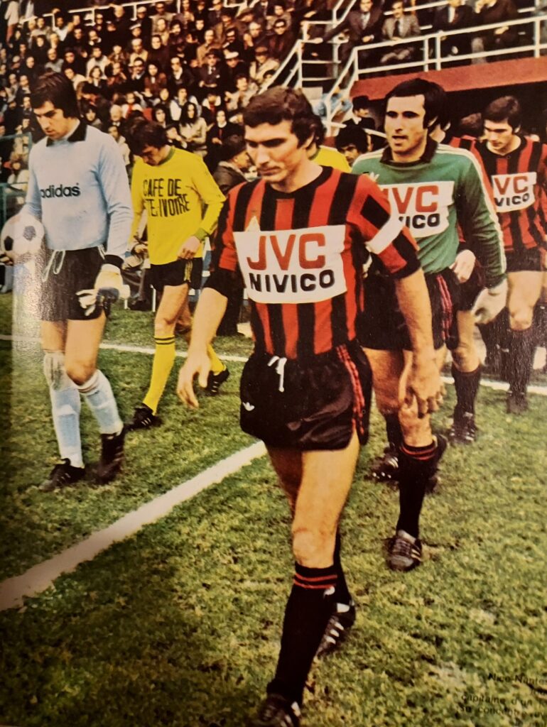 Adoré à l'OGC Nice, cet ancien du RC Strasbourg totalise 7 sélections en Equipe de France. Qui est-il ?