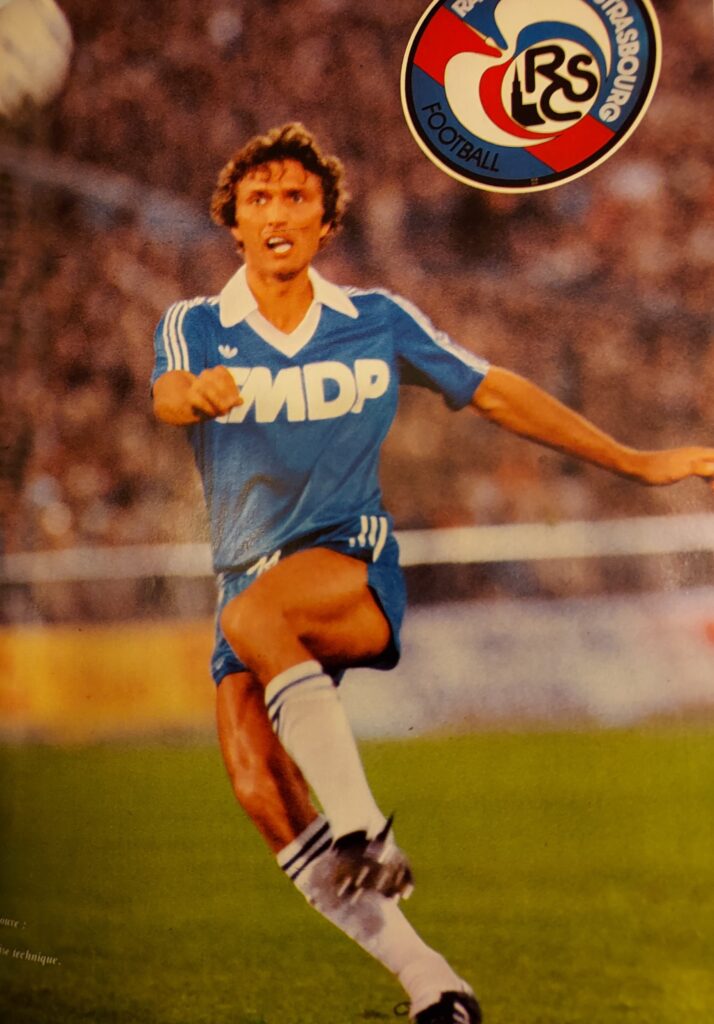 Adoré à l'OGC Nice, cet ancien du RC Strasbourg totalise 7 sélections en Equipe de France. Qui est-il ?