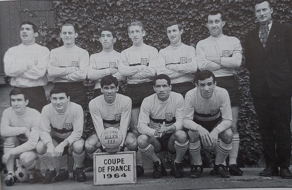 PSG, OM, OL : passé par Lyon, Marseille et le Paris SG, il compte 48 sélections en Bleus. Qui est-il ?