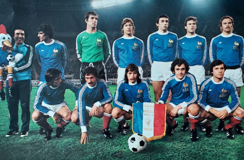 650 matchs en pros au FC Nantes et 11 sélections en Equipe de France... qui est-il ?